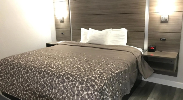 Двухместный номер Standard HomeTown Inn