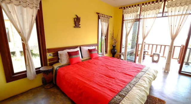 Luxusní Třílůžkový pokoj s balkonem Khunyuam Resort