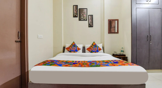Номер Deluxe FabHotel Moon Light Palace