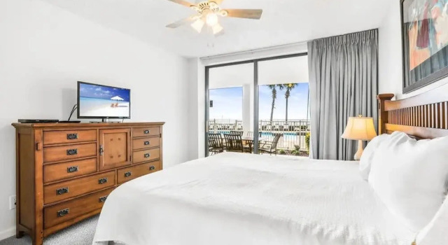 Коттедж Windward Pointe 105 True Ground Floor Beachfront