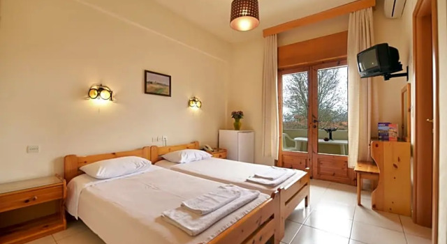Двухместный номер Standard с балконом и с красивым видом из окна Yannis Hotel