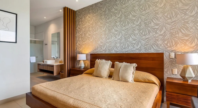 5th-floor apt Near the Ocean With Infinity Rooftop Pool, Balcony, Washer/dryer