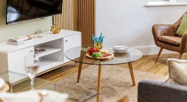 Stunning & Spacious 1-Bed Apt w/ Free Gym & PKG