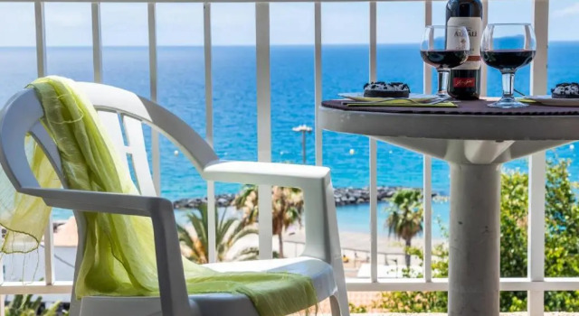 Апартаменты 1 1 Beautiful seafront with balcony and WIFI