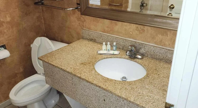 Четырёхместный номер Standard Quality Inn & Suites Somerset Downtown