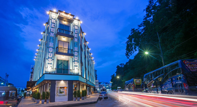 Кровать в общем номере Green House Hotel