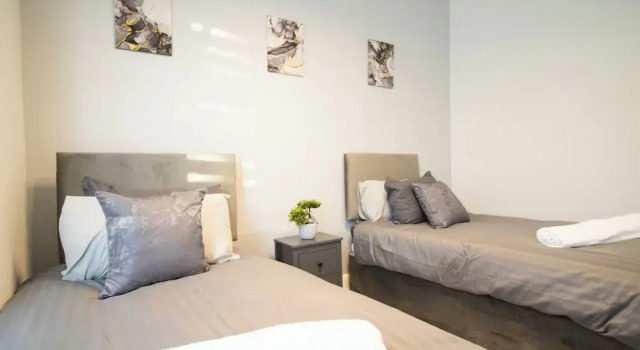 Апартаменты London Apt - Sleeps 4 - Parking - Wifi