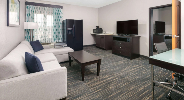 La Quinta Inn & Suites Bryant, Varaa Hotelli Bryant 