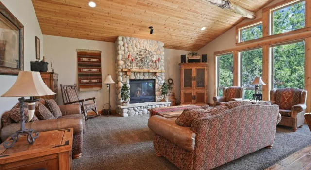 5 Vine Maple 6 Bedroom Home by Redawning