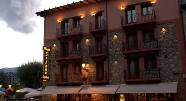 Hotel Solana, Rezerwuj Hotel Hotele w Aragonia z parkingiem, Parking