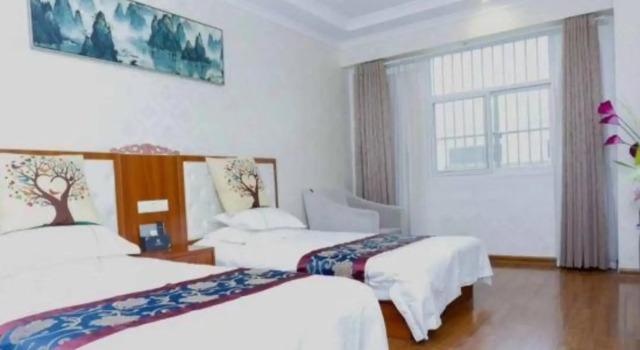 Huamei Holiday Hotel