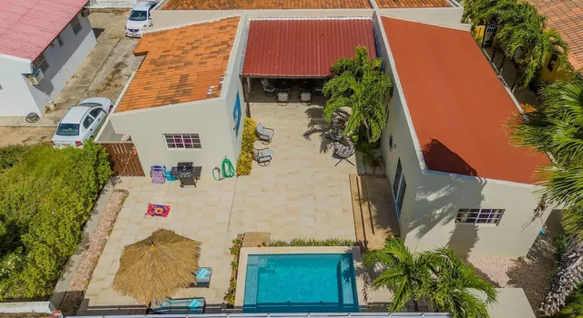 3BR 2BA Near Eagle Beach w Private Pool