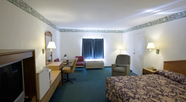 Двухместный номер Standard с балконом Americas Best Value Inn Litchfield