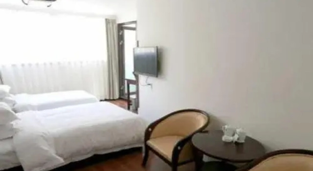 Gonggashan Hostel