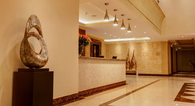 Alba Hotel Meru, 예약 호텔 Muchiene 조식 포함 호텔, 아침 식사