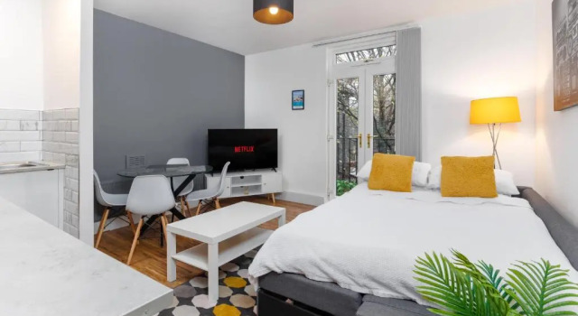 FLATZY - Stylish Abode on Doorstep of Sefton Park *10 minutes to Centre*