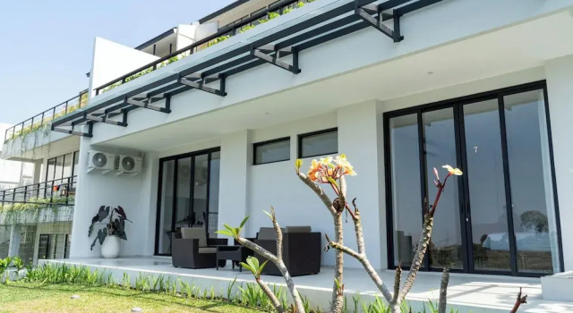 Beverly Hill Mountain View Villa 8BR, Rezervovat Vila Cimenyan West Java
