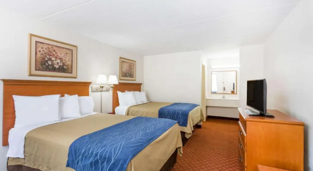 Четырёхместный номер Standard Days Inn by Wyndham Winston Salem North