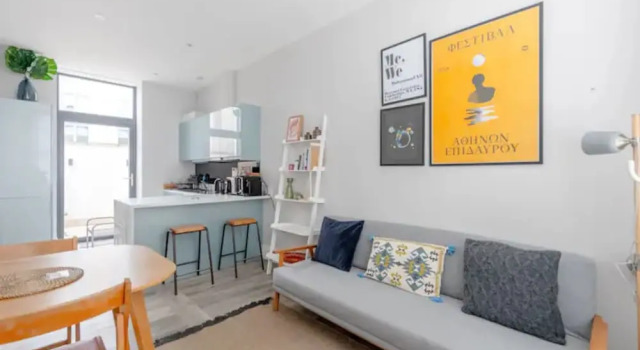 Chic 1BD Flat W/patio - 2 Mins From Baron's Court!