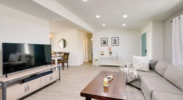 Mtn-view Home w/ Hot Tub: 8 Mi to Joshua Tree!