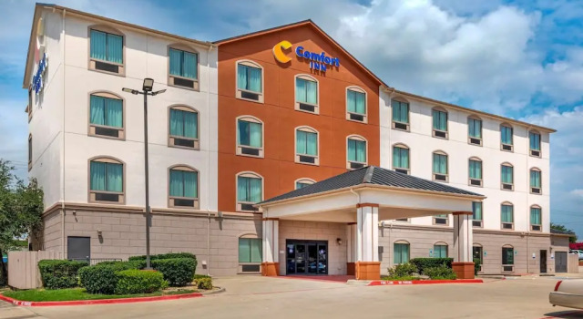 Comfort Inn Denton, Забронировать Отель Отели Дентон с парковкой, рядом с Texas Health Presbyterian Hospital Denton, Парковка