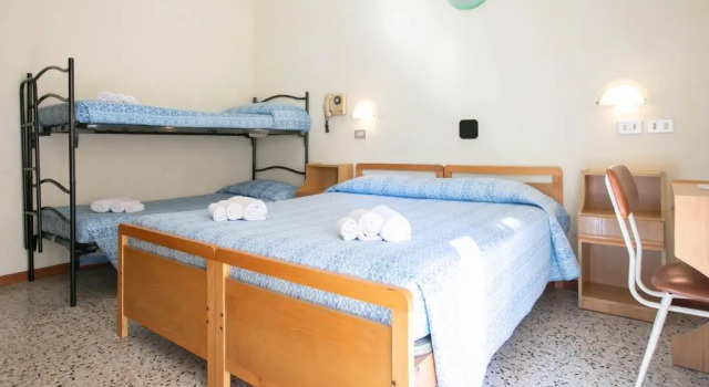 Четырёхместный номер Standard с балконом Hotel Ischia