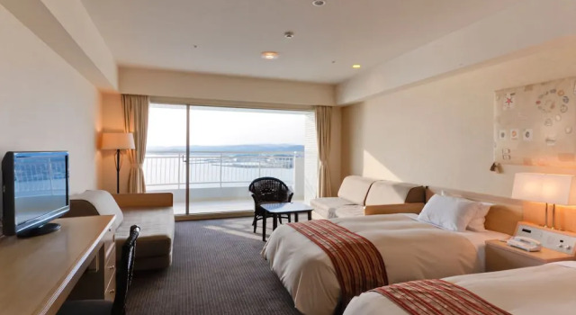 Четырёхместный номер Standard с балконом и с видом на океан Hotel Harvest Nankitanabe