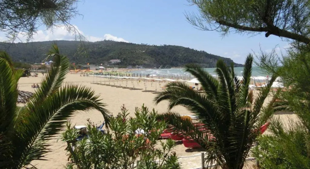 BLUS MARINE HOME a 10mt dalla SPIAGGIA, Забронировать Отель Отели Foresta Umbra с бассейном, Бассейн