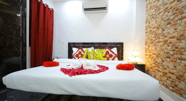 Кровать в общем номере Hotel Rajani
