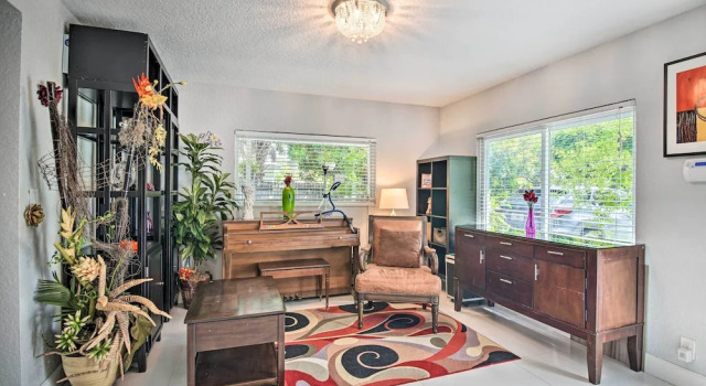 Коттедж с 3 комнатами Shady & Eclectic Fort Lauderdale Dwelling w/ Yard!