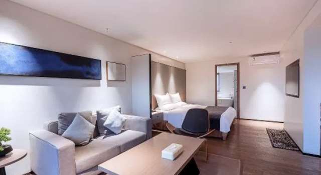 Люкс с видом на сад Louis Hotel Zhongshan