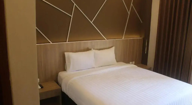 Номер Deluxe Grand Kuta Hotel Lombok - Pool - 43 inch Google TV - Strong 60Mbps WiFi - New Enhanced Management