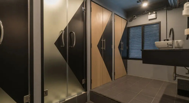 Кровать в общем номере с видом на море Sleep Box Patong Hostel