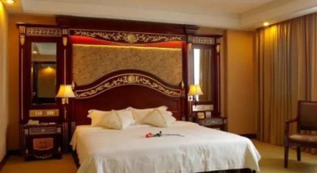 Люкс Deluxe Zhong Hua Hotel