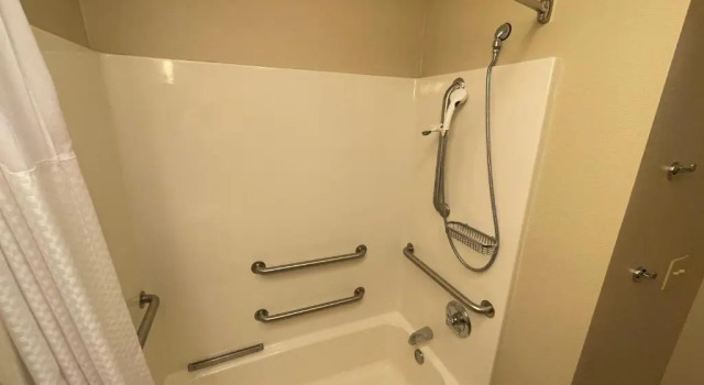 Номер Standard Best Western Plus Wausau-Rothschild Hotel