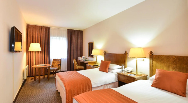 Двухместный номер Standard Cedar Court Wakefield