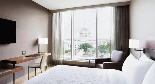 Номер Standard AC Hotel by Marriott Madison Downtown