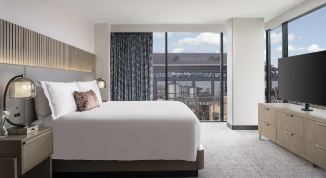 Двухместный люкс Grand Corner Loews Arlington Hotel