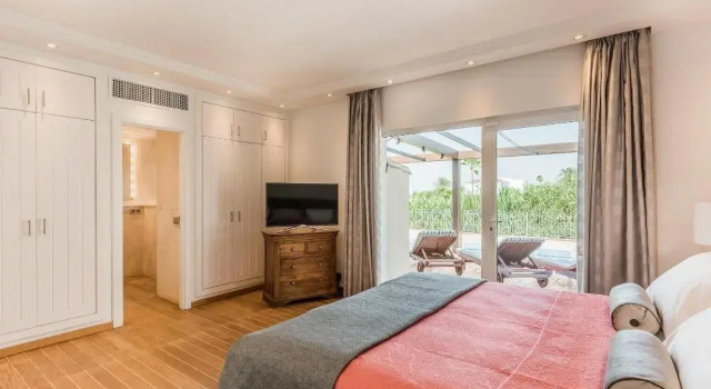 The Residence by the Beach House Marbella, Забронировать Отель «постель и завтрак» Марбелья Коста-дель-Соль, рядом с Теннисный и спортивный клуб Don Carlos