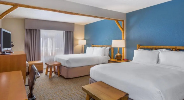 Четырёхместный номер Standard Holiday Inn Resort The Lodge at Big Bear Lake by IHG