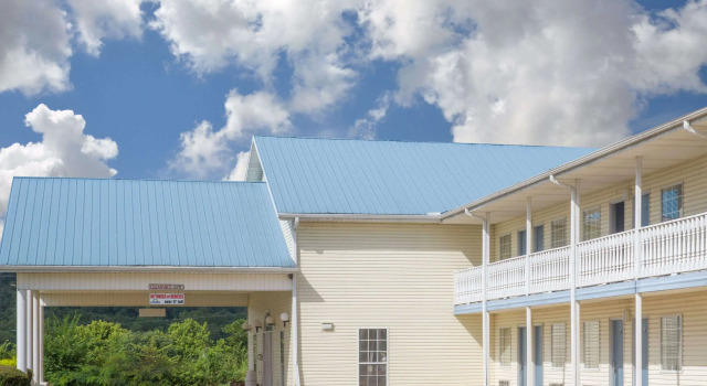 Days Inn by Wyndham Hardy, Buchen Sie Hotel Hotels in Ozark mit Parkplatz, Parkplätze