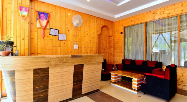 Oyo 36558 Hotel Raxit Inn