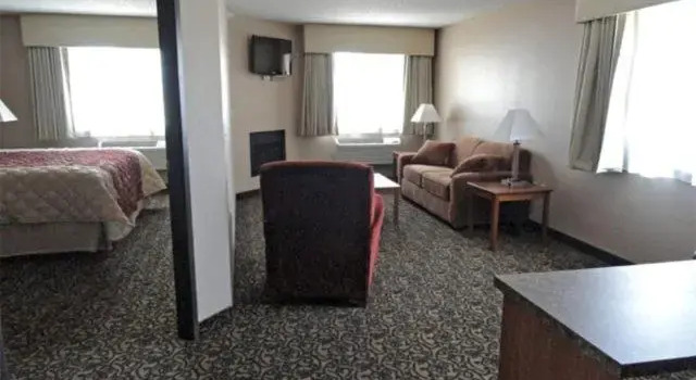 Люкс c 1 комнатой Canby Inn and Suites