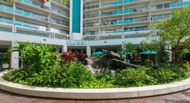 Ilikai Tower 1113 - Fully furnished condo with free wifi by RedAwning