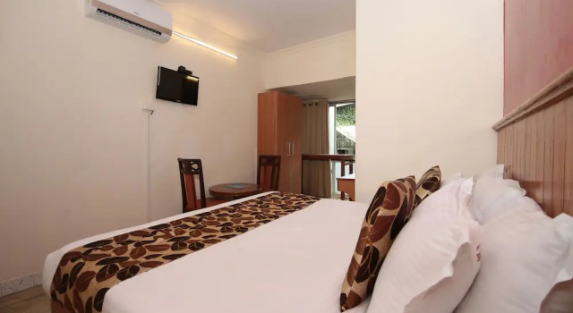 OYO 9310 Hotel Viceroy, Забронировать Отель Отели Коччи с завтраком, рядом с Остров Болгатти, Завтраки