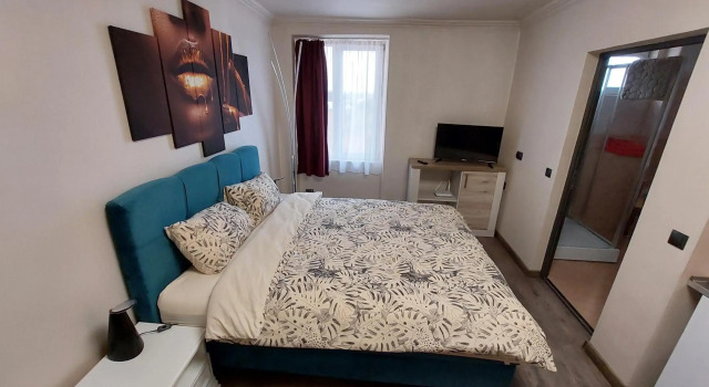 Apartment First December, Varaa Huoneisto Oradea 