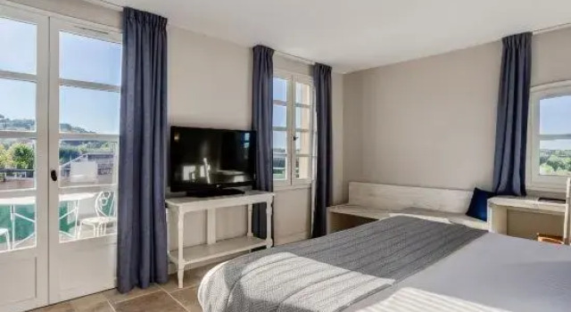 Полулюкс Le Fregate Provence
