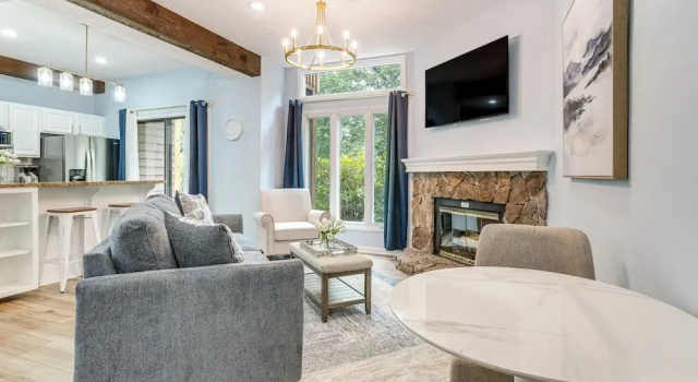 Wintergreen Condo w/ Pool: Near Hike & Market!, Забронировать Апартаменты/квартира Винтергрин 
