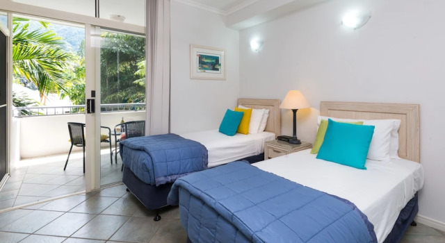 Oasis 8 Paradise at Palm Cove, Book Hotel Palm Cove Cairns Beaches