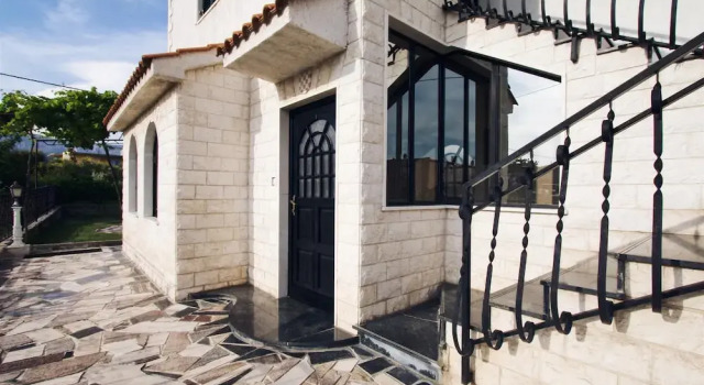 Apartment Ana With Private Pool, Book Apartment Klis Split Region